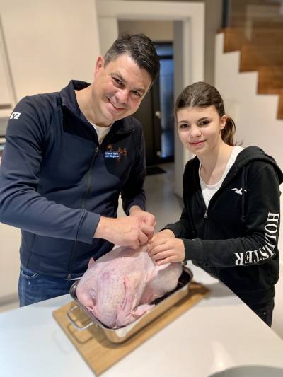 bei der Vorbereitung unseres traditionellen Truthahns zu Thanksgiving